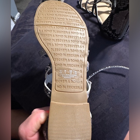 Flat, gladiator style sandals - Picture 7 of 7